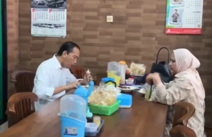 Makan Sate Bareng Iriana,...