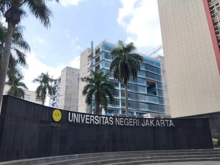 Tiga Lulusan UNJ di...