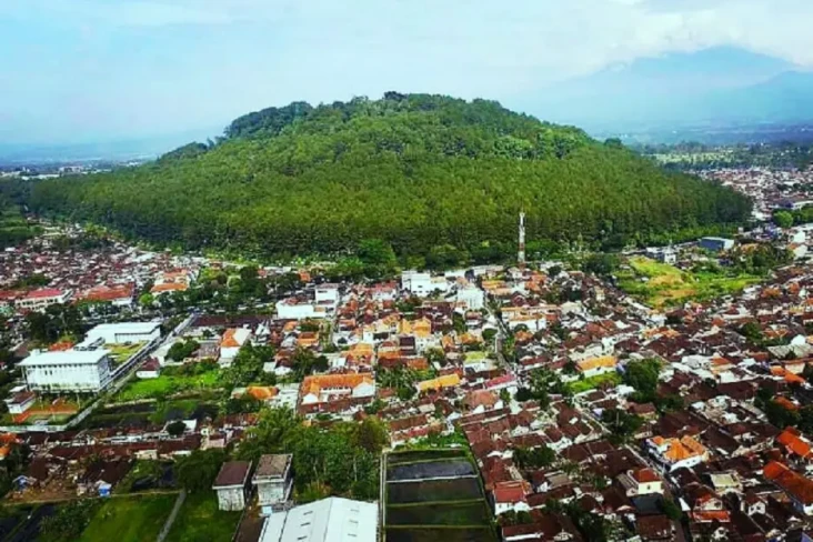 Kisah Lembah Tidar,...