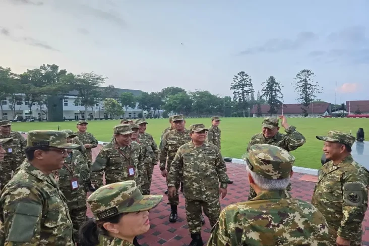 Menteri Kabinet Latihan...