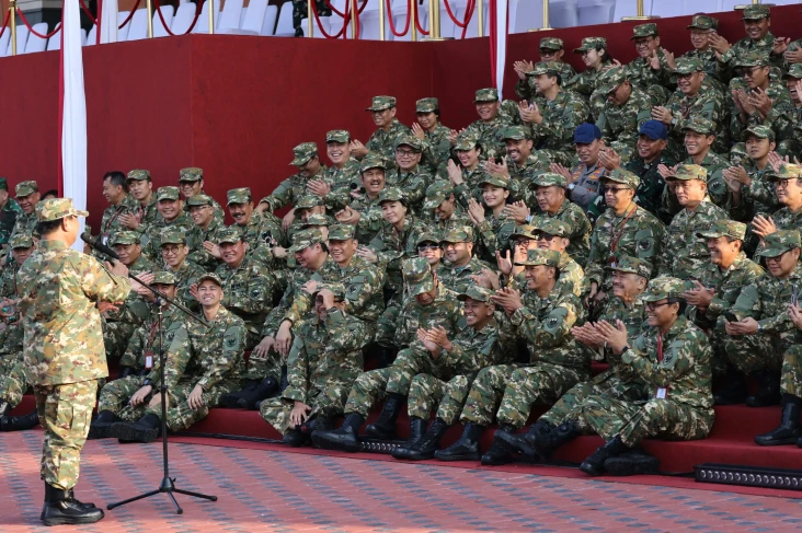 Prabowo Larang Menteri...