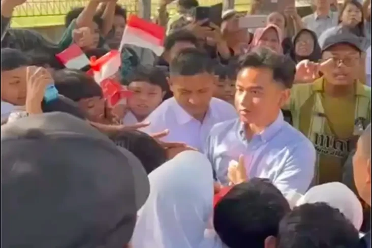 Wapres Gibran Bagi-bagi...