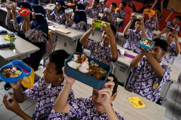 Makan Bergizi Gratis...