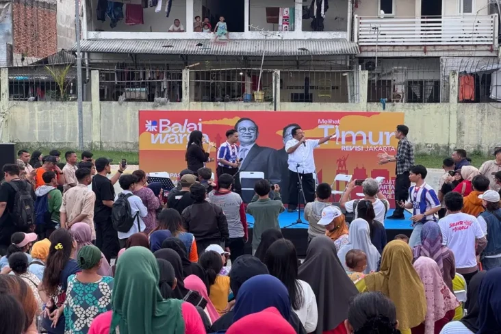 Hadiri Balai Warga,...