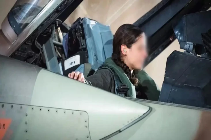 Militer Iran: Jet-jet...