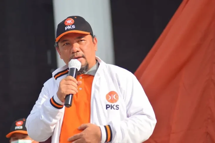 Dicurhati Netizen, Heri...