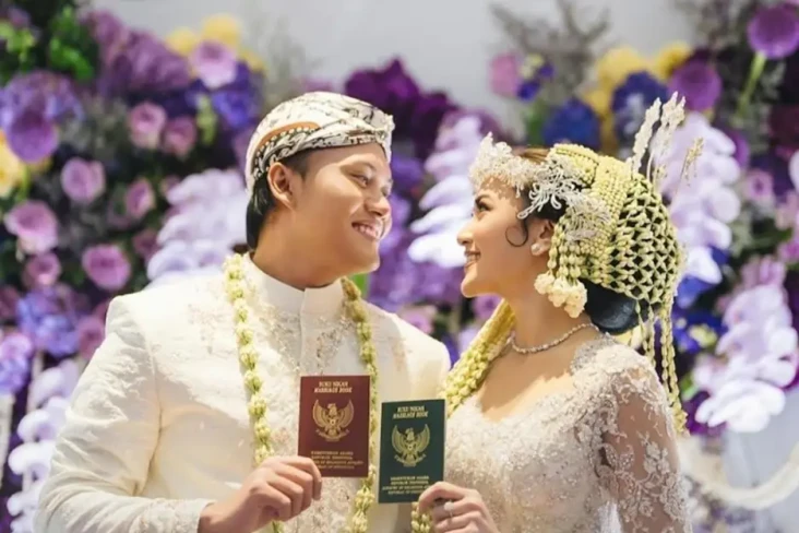 Sempat Berfoto Pegang...
