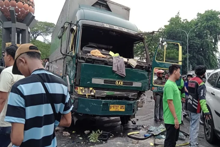 Tabrak Sejumlah Pengendara...