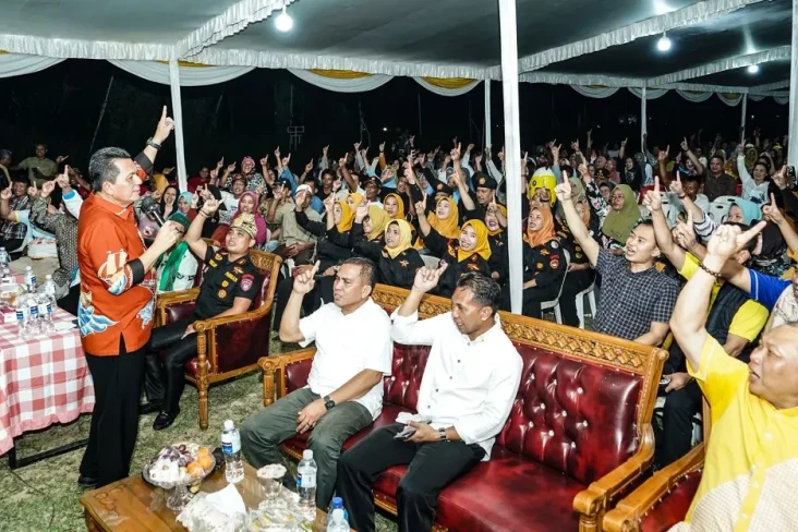 Ratusan Warga Antusias...
