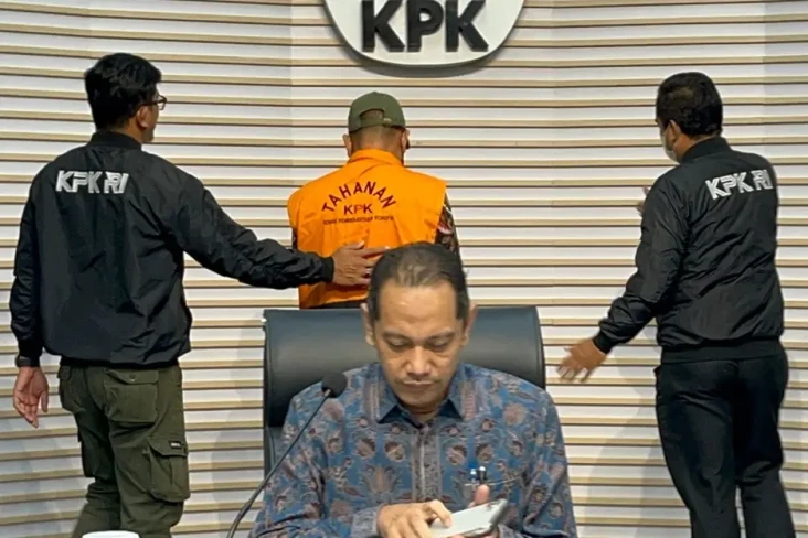 KPK Tahan Satu Tersangka...