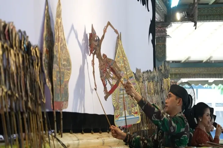 Unik, Perwira TNI AL...