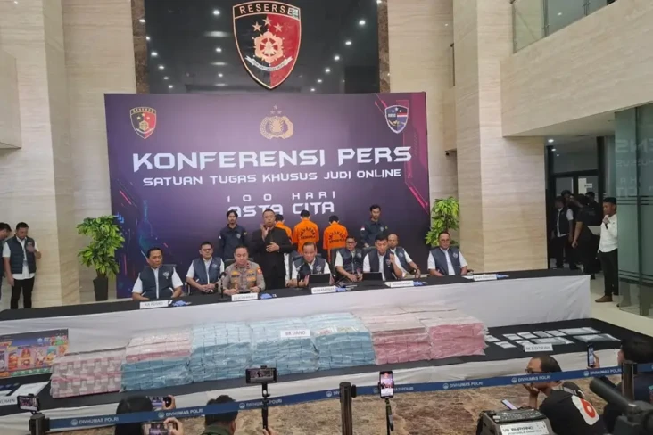 Polri Tangkap 7 Bos...