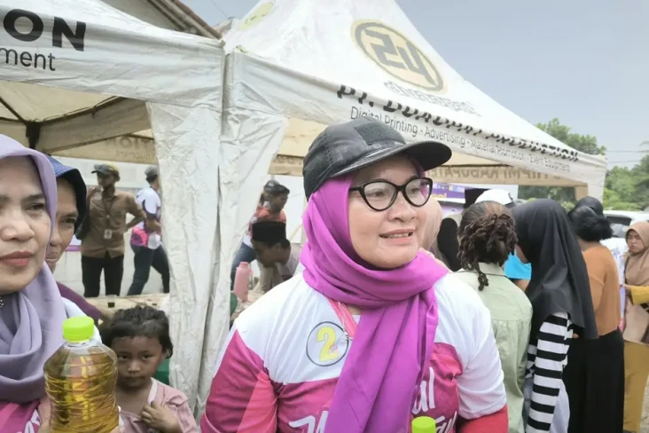 Warga Kabupaten Tangerang...