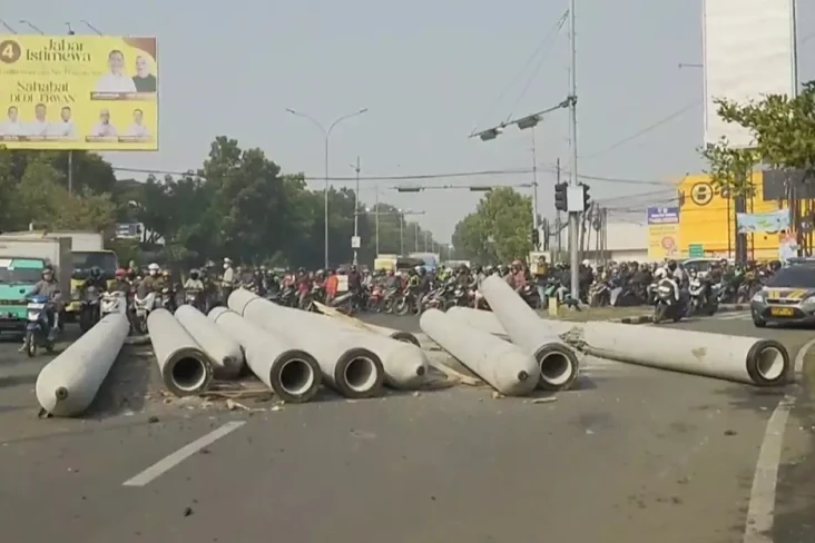 Kronologi 10 Paku Bumi...