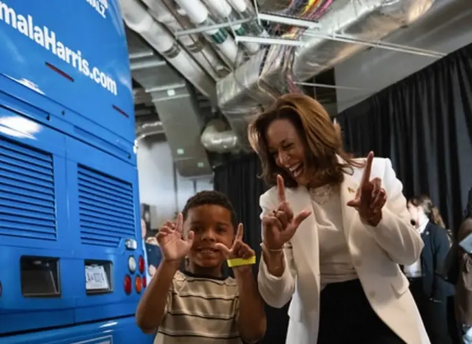 Kamala Harris Layak...