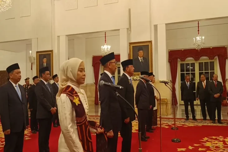 Prabowo Lantik Menko...