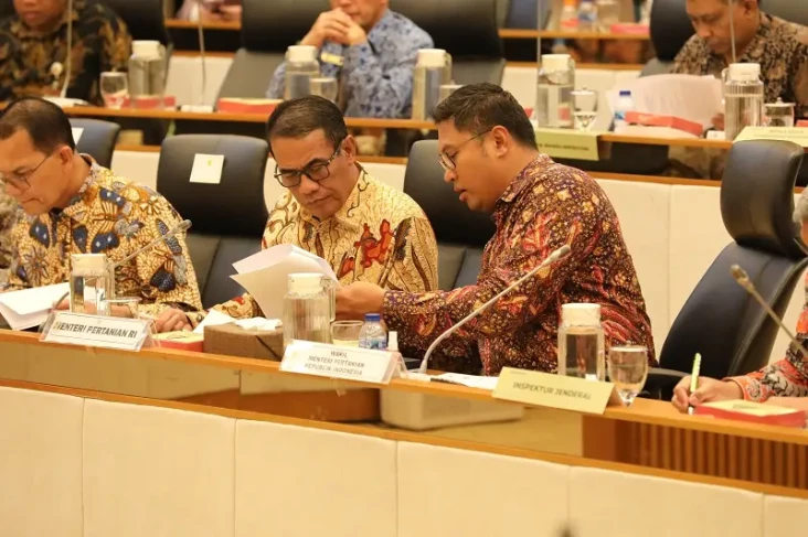 DPR Sebut Mentan Amran...