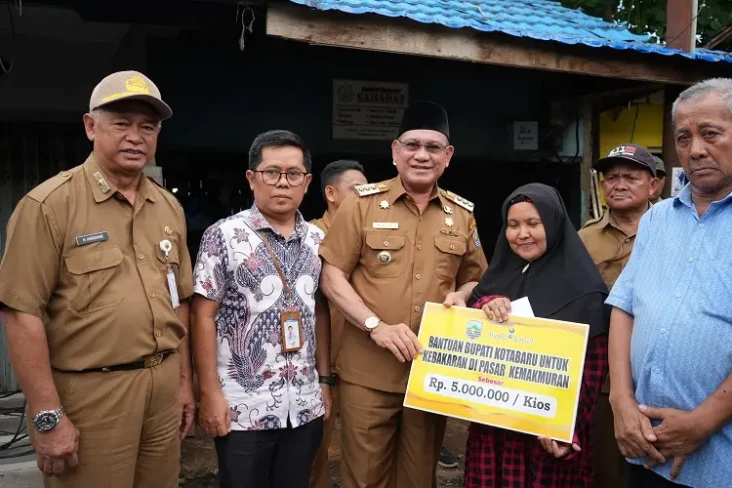 Bupati Kotabaru Serahkan...