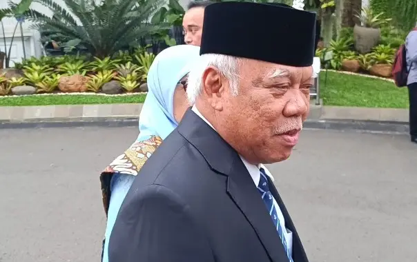 Tiba di Istana, Basuki...