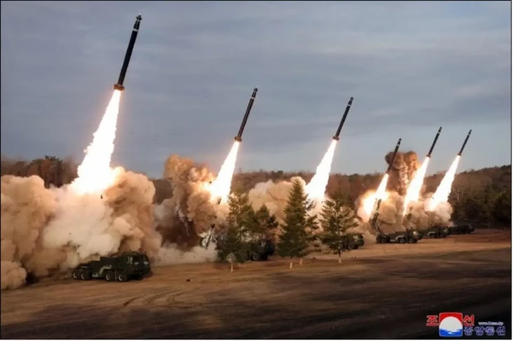 Korea Utara Tembakkan...