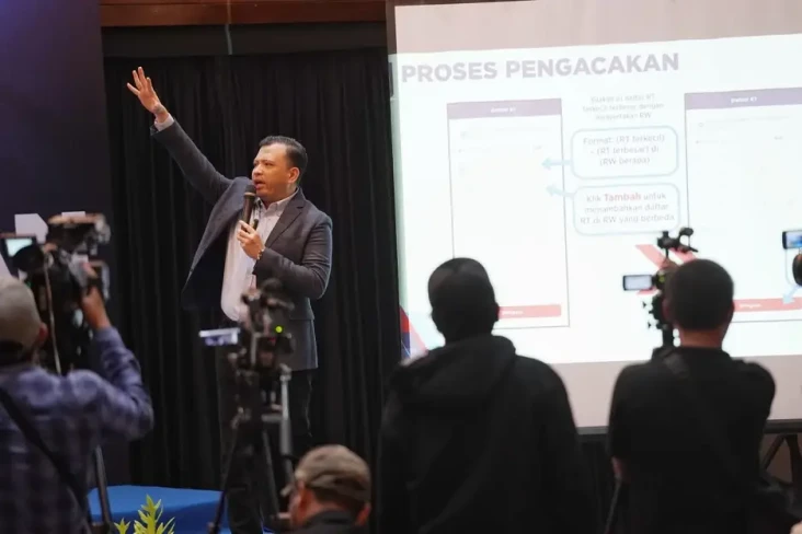 Keluar dari Persepi,...