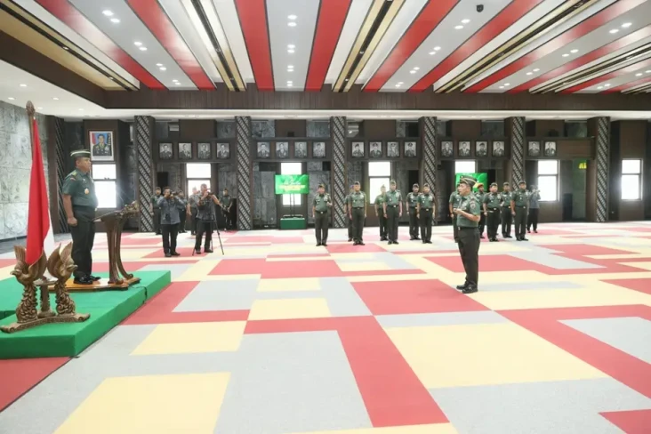 4 Jenderal TNI AD Naik...