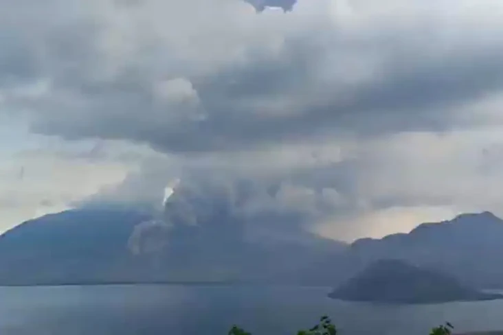 Erupsi Dahsyat Gunung...