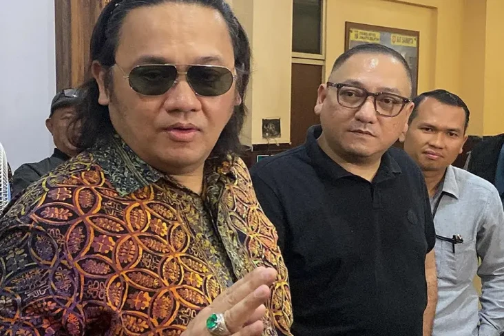 Farhat Abbas Punya Banyak...