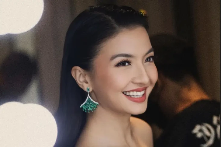 Raline Shah Posting...