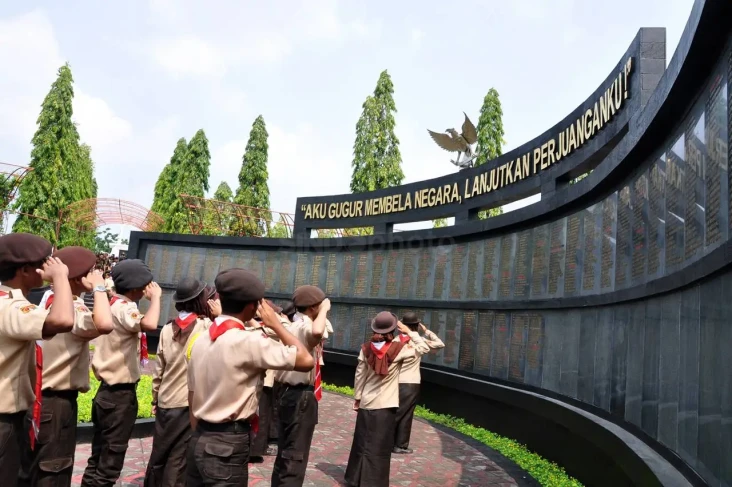 10 Ucapan Selamat Hari...
