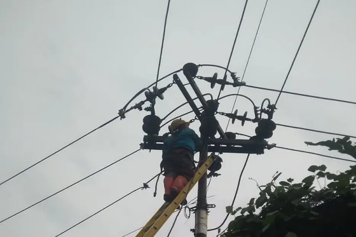PLN Pulihkan Pasokan...