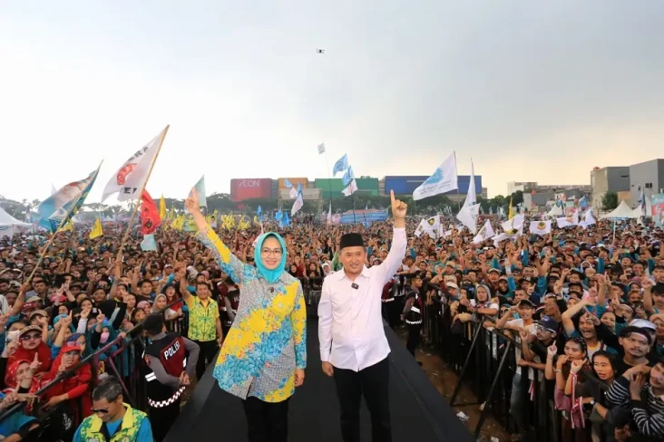 Di Hadapan Puluhan Ribu...
