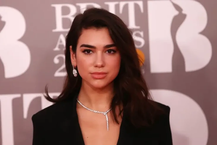 Dua Lipa Batal Konser,...