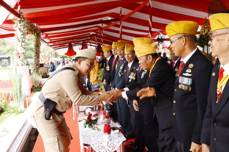 Peringati Hari Pahlawan,...