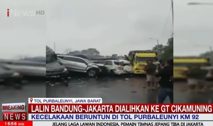Tabrakan Beruntun di...