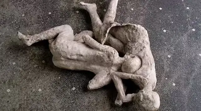 Teliti Reruntuhan Pompeii,...