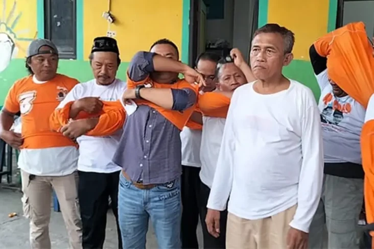 Warga Tanah Merah Berubah...