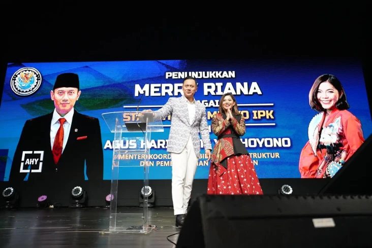 AHY Tunjuk Merry Riana...