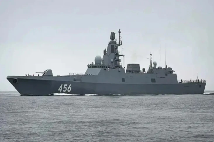 Kapal Perang Rusia Bersenjata...