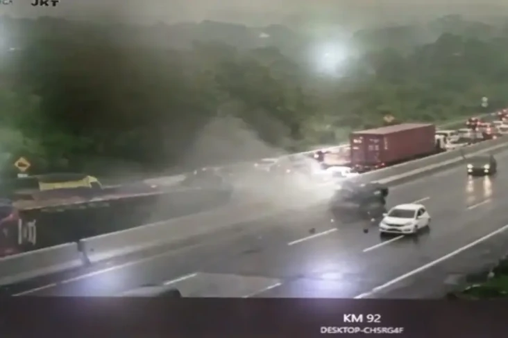 Rekaman CCTV Detik-detik...