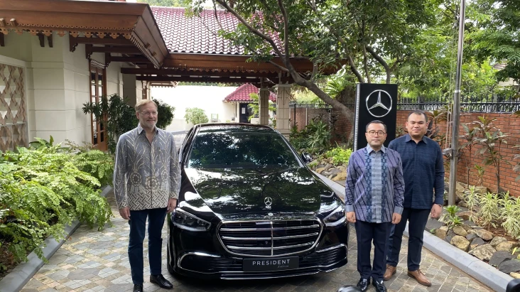 Mercedes-Benz S450 President...