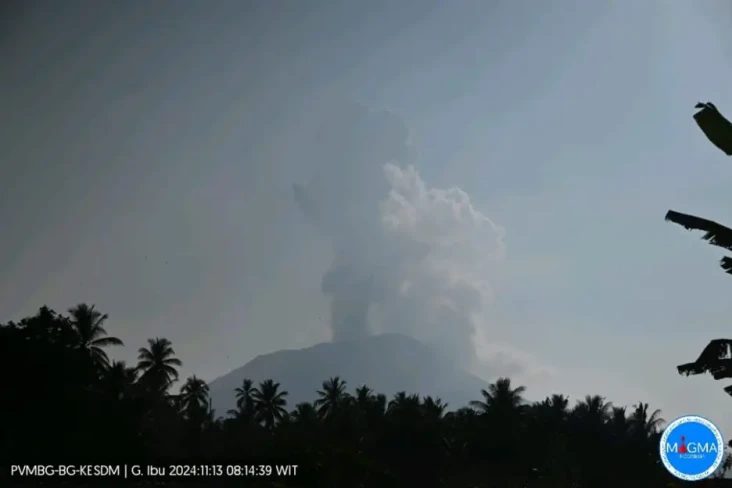 Gunung Ibu Meletus,...