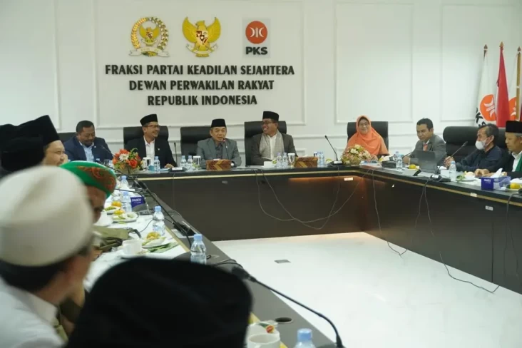 Ketua Fraksi PKS DPR...