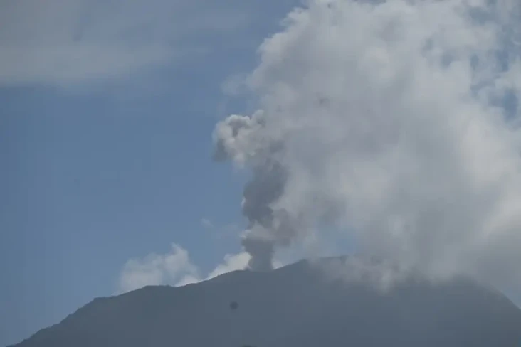 Gunung Ibu di Halmahera...