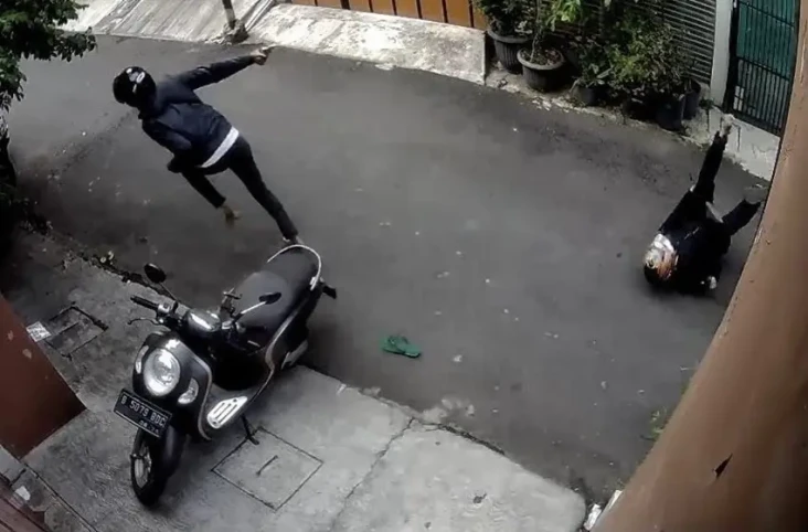 Detik-Detik Polisi Tangerang...