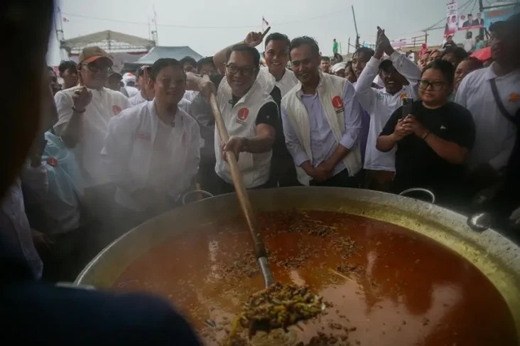 Ridwan Kamil Masak Gulai...