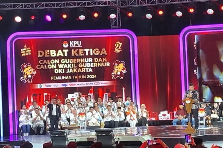 Duduk di Tribun Pendukung...