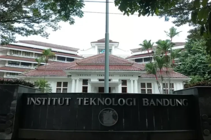 10 Universitas dengan...