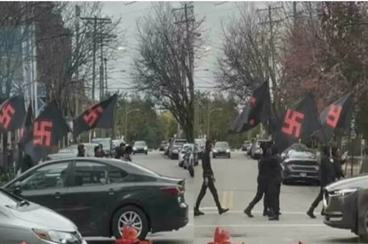 Massa Neo-Nazi Pawai...