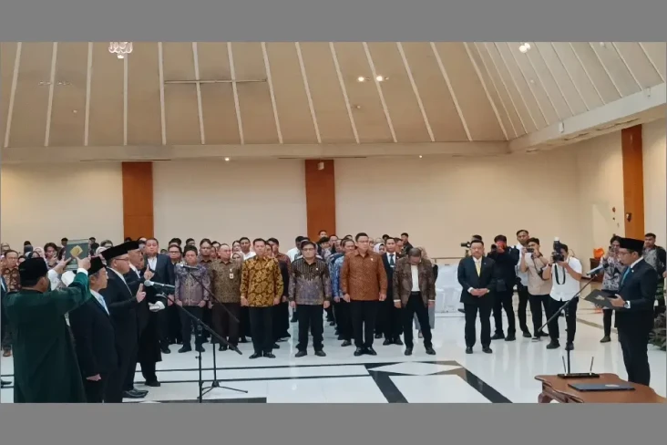 Kepala Kantor Komunikasi...